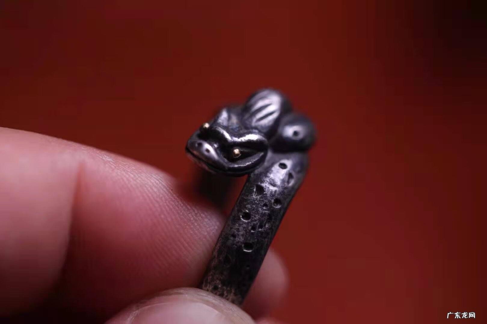 蛇戒掉钻吗 蛇戒指