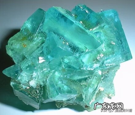 明矾晶体与水晶的区别 明矾石晶体