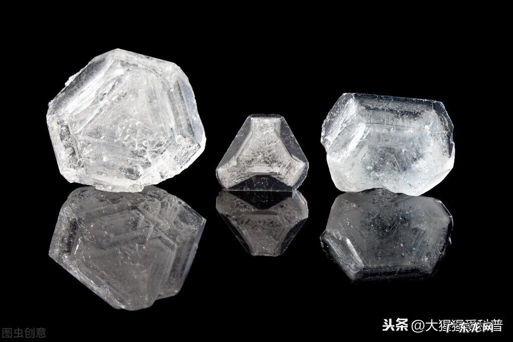 明矾晶体与水晶的区别 明矾石晶体