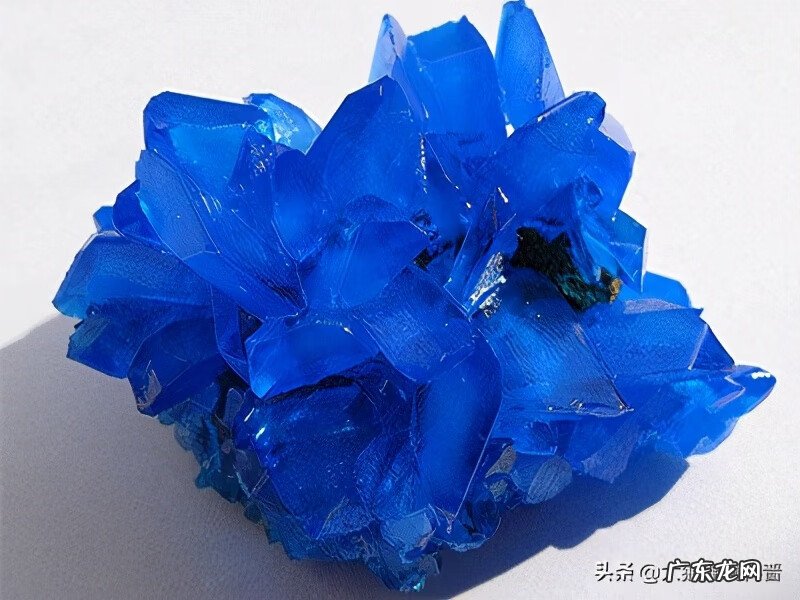 明矾晶体与水晶的区别 明矾石晶体