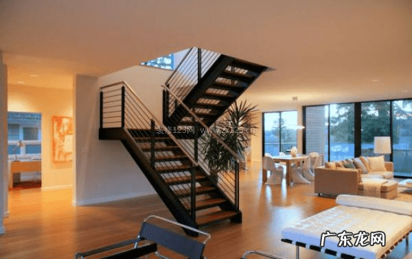 房子东北角是楼梯风水 楼梯东边靠墙的风水