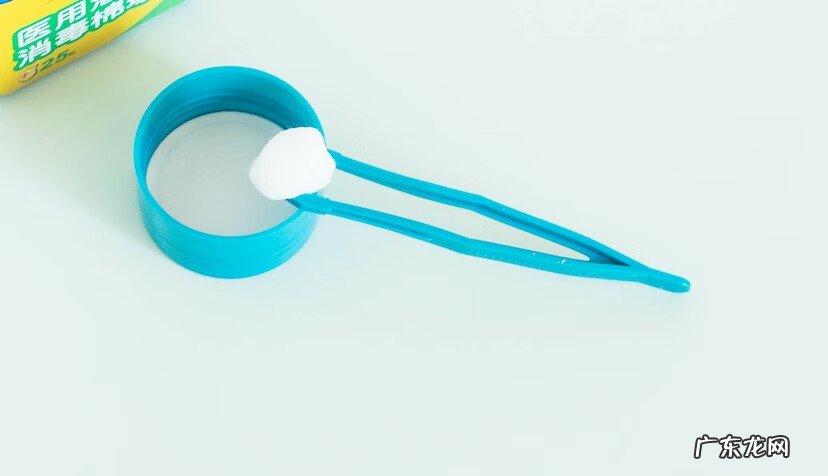 小孩老流鼻血怎么回事 小孩鼻子老是流鼻血怎么办