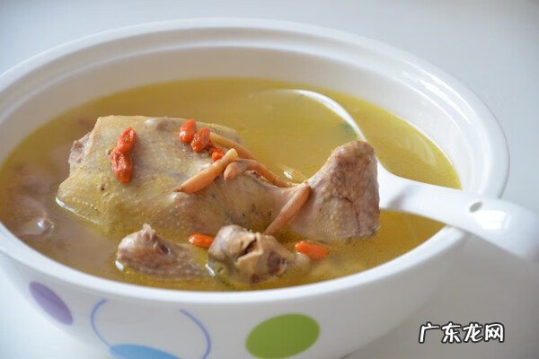 坐月子鸽子汤放什么材料好 坐月子鸽子汤怎么做