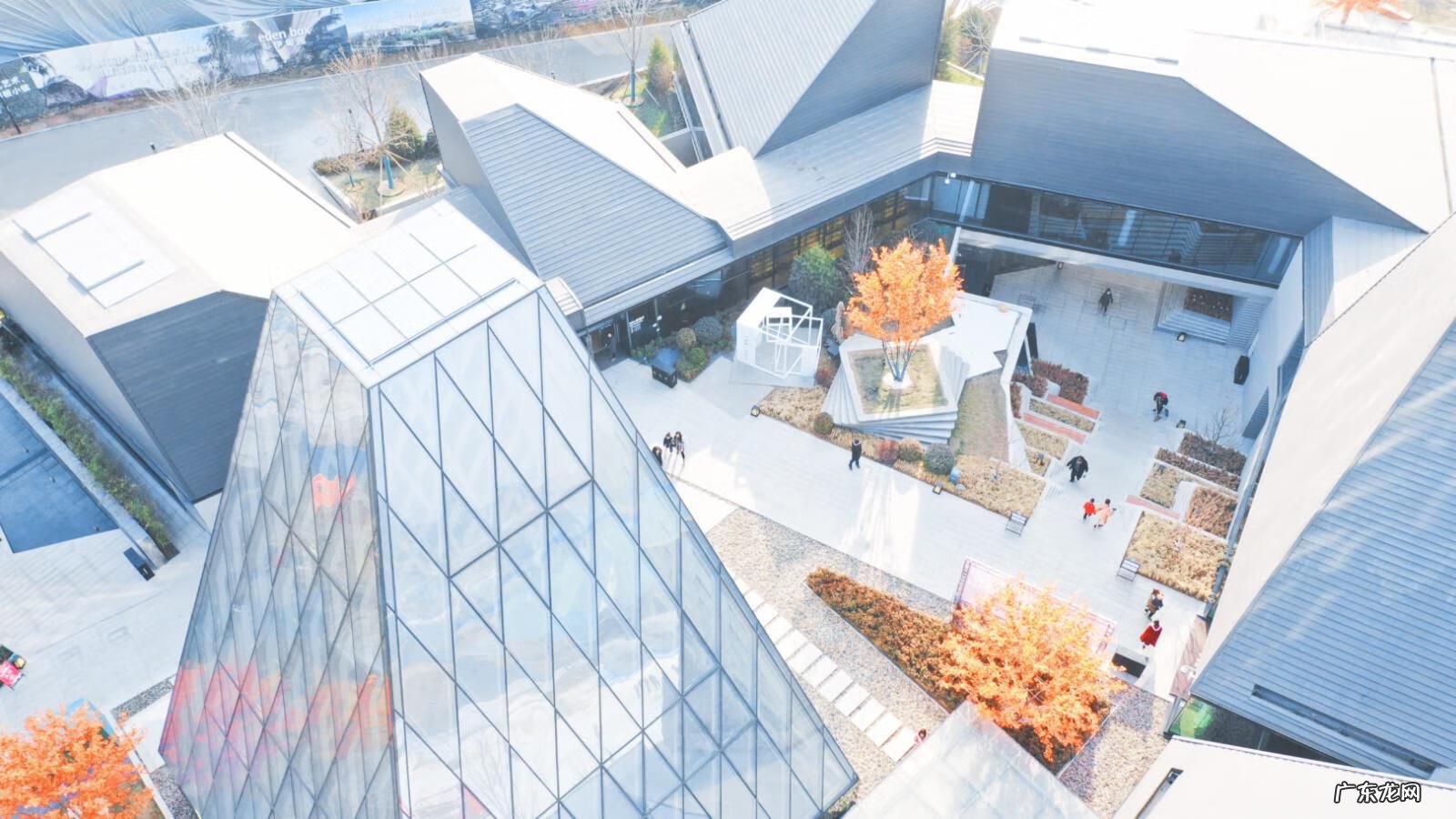 极光世界是哪个公司的 极光世界好玩吗