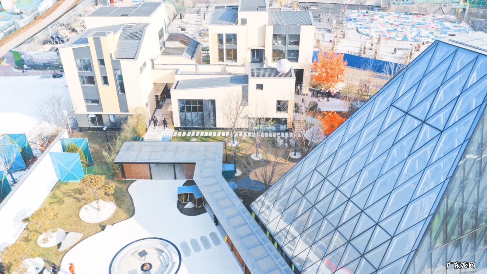 极光世界是哪个公司的 极光世界好玩吗