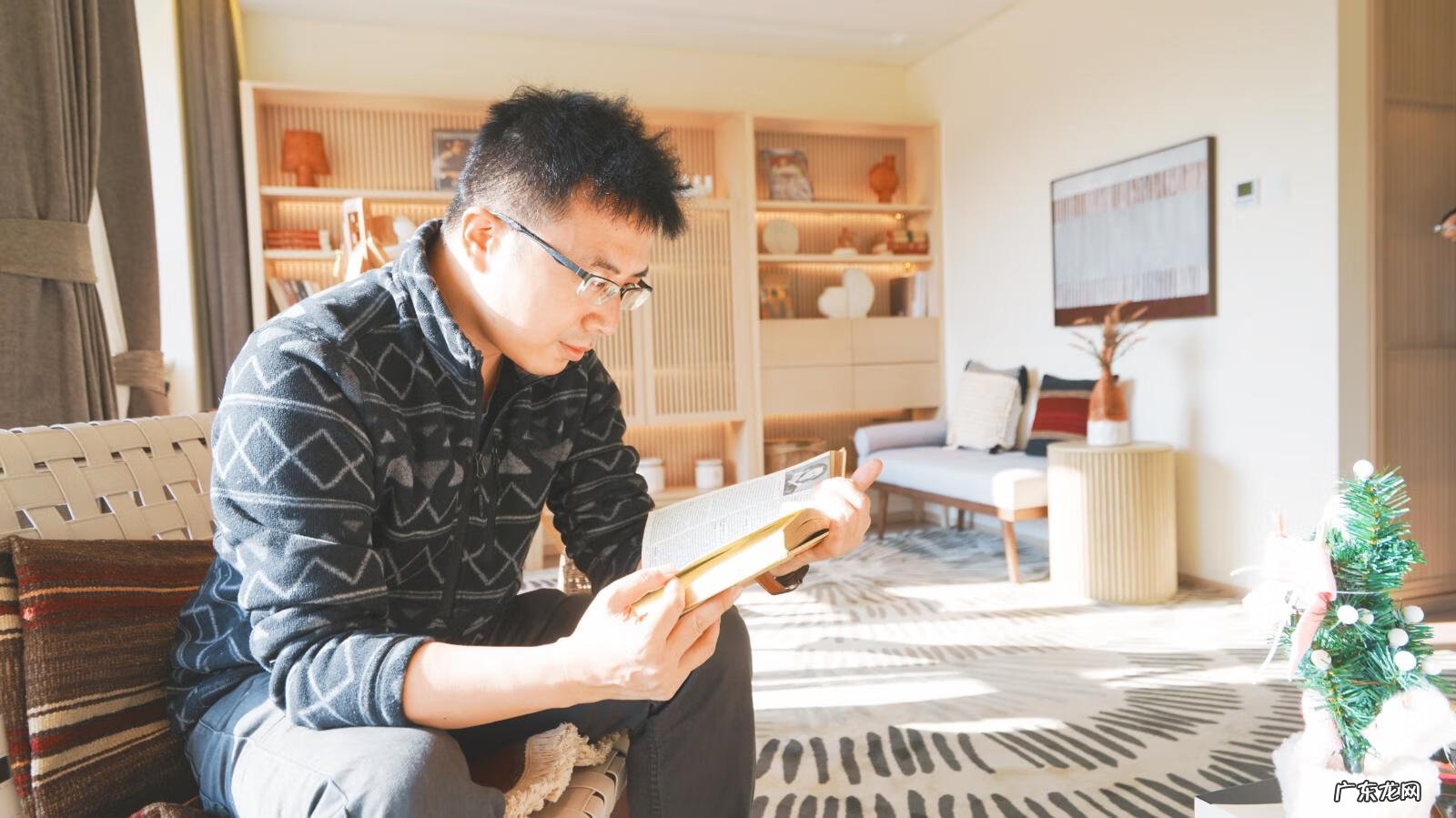 极光世界是哪个公司的 极光世界好玩吗