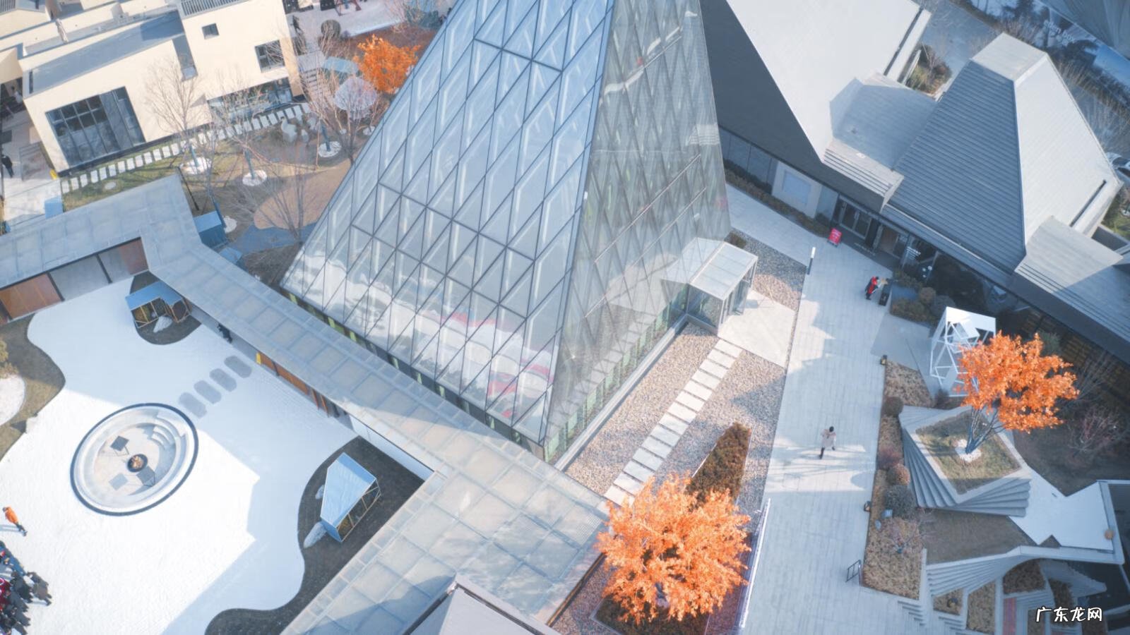 极光世界是哪个公司的 极光世界好玩吗