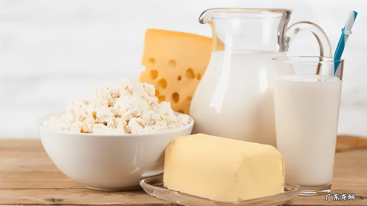 晚上喝纯牛奶的好处坏处 晚上喝牛奶的坏处是什么