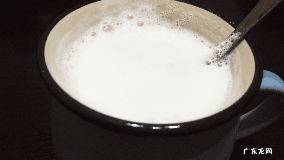 晚上喝纯牛奶的好处坏处 晚上喝牛奶的坏处是什么