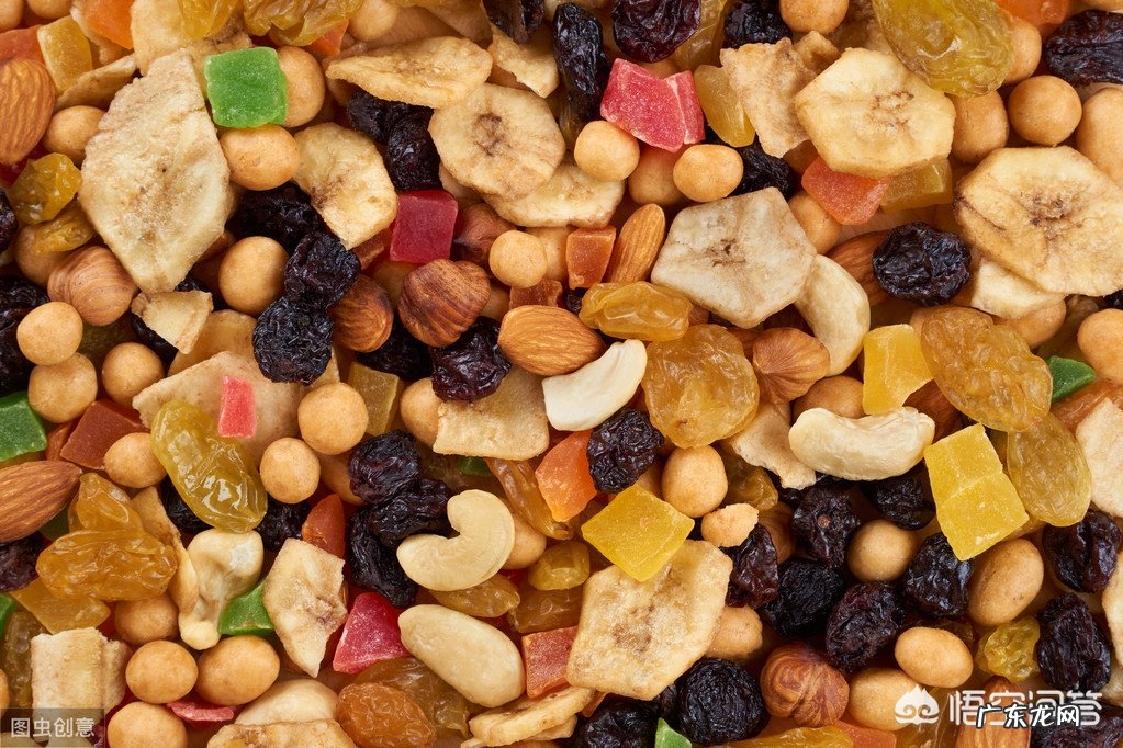 怀孕初期都应该吃什么对胎儿发育有帮助?什么时候开始喝含DHA的孕妇奶粉?