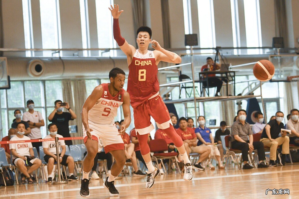 张镇麟没被试训邀请上“沈阳头条”,球迷喝彩对王芳母子公平吗?