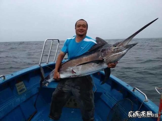 在海上船钓用什么样的和多长的鱼竿好?