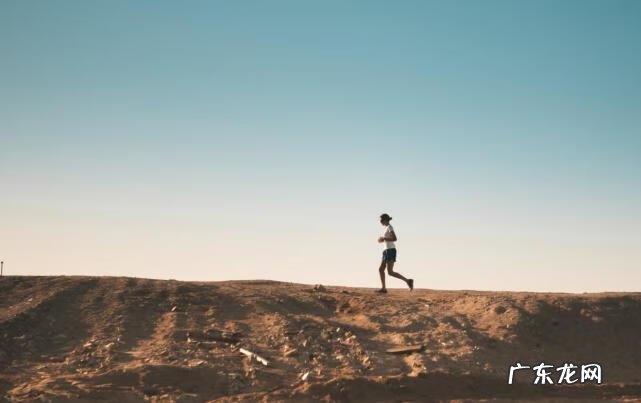 适合老年人的微信头像 老年人水边跑步风水头像