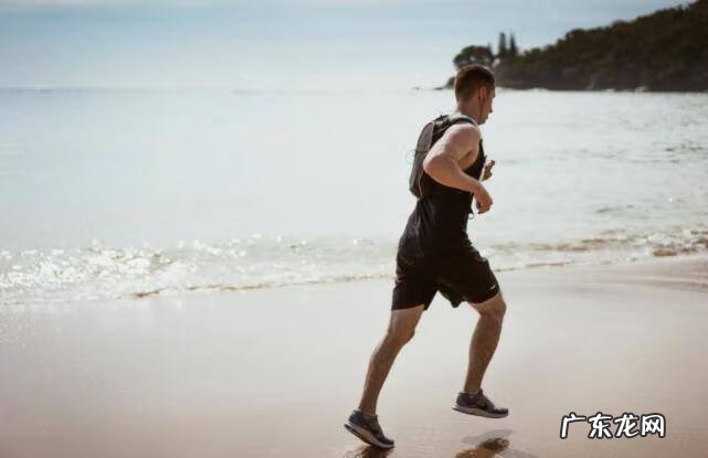 适合老年人的微信头像 老年人水边跑步风水头像