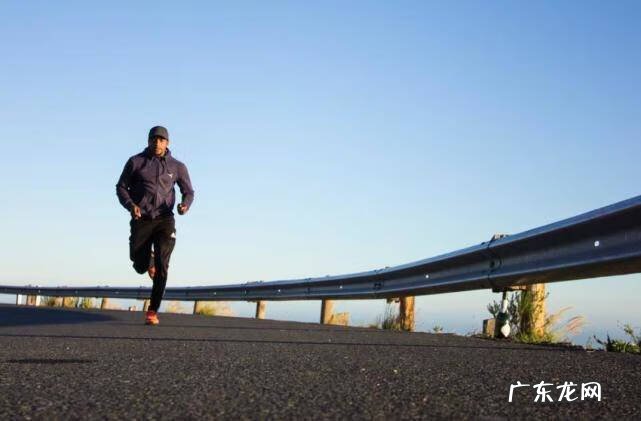 适合老年人的微信头像 老年人水边跑步风水头像