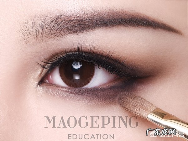 时尚烟熏妆适合化妆新手吗？化妆新手如何化好精致的烟熏眼妆？