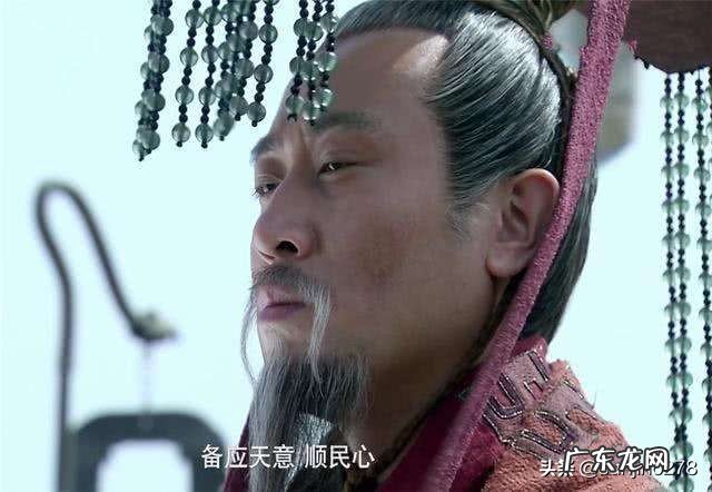 曹操南下，刘备带领10余万百姓撤离，是仁慈爱民还是做挡箭牌？