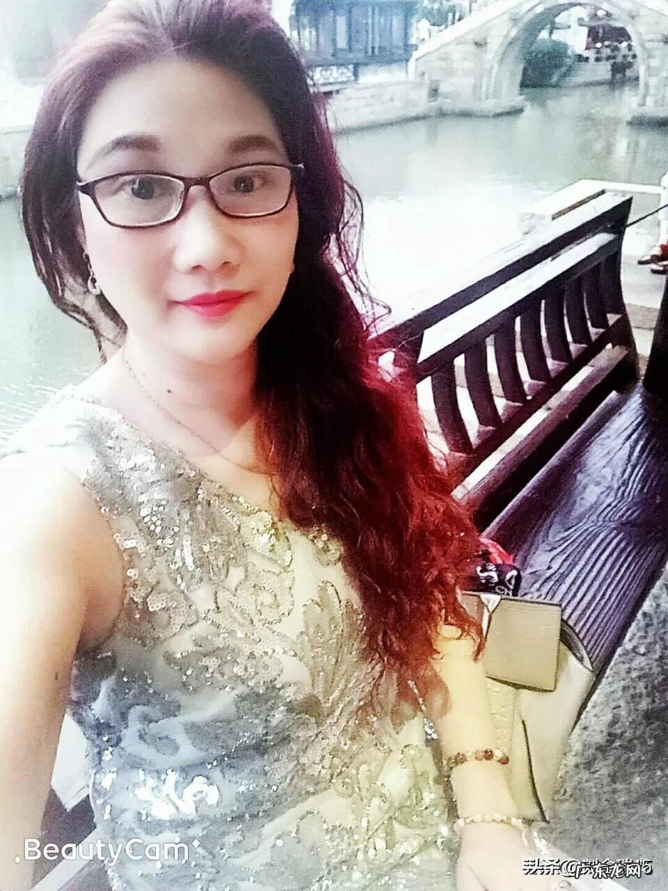 我觉得30岁的女人比二十几岁的女人更漂亮,你觉得呢?