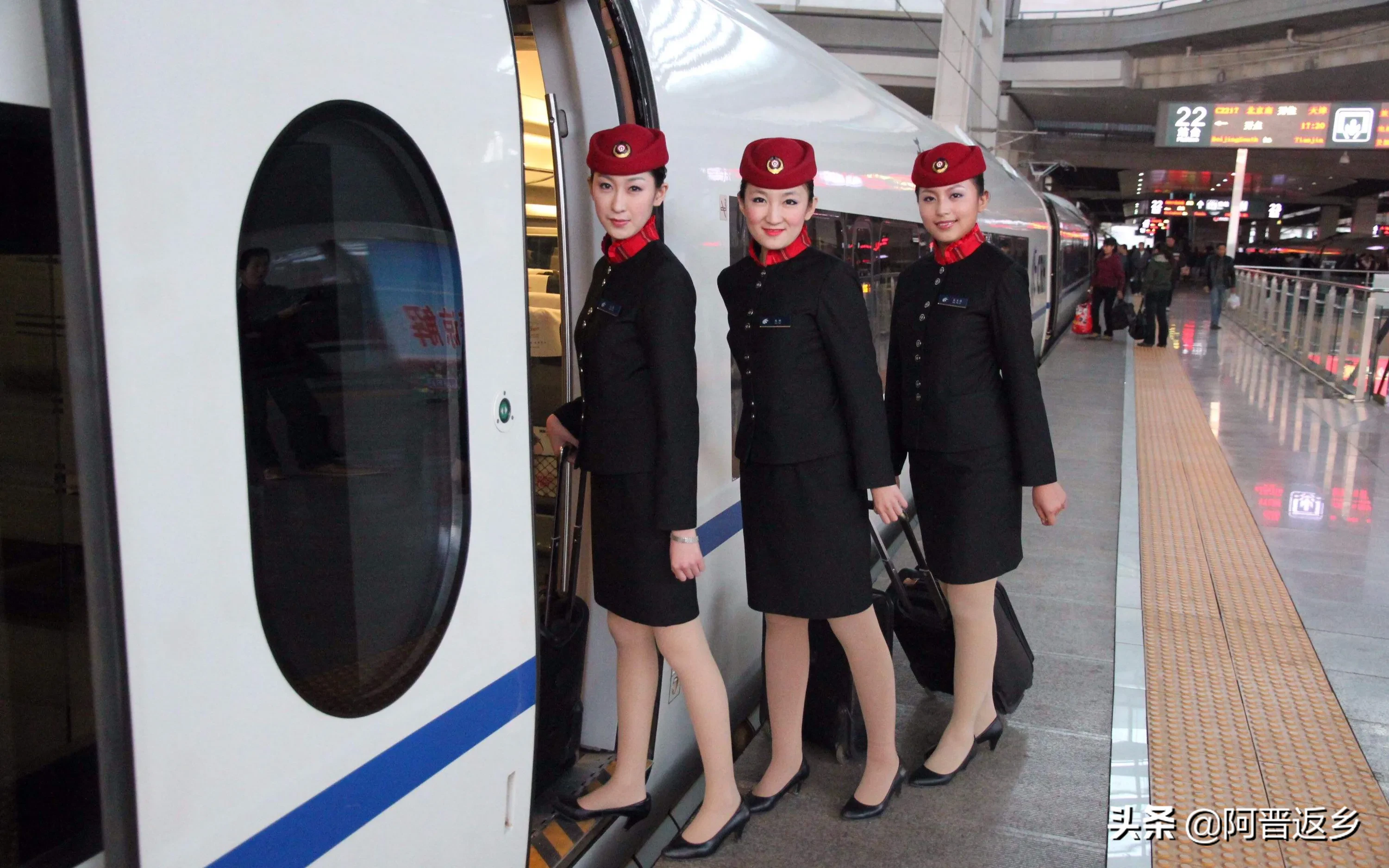 春运农民工抢不到车票,怎么回家?