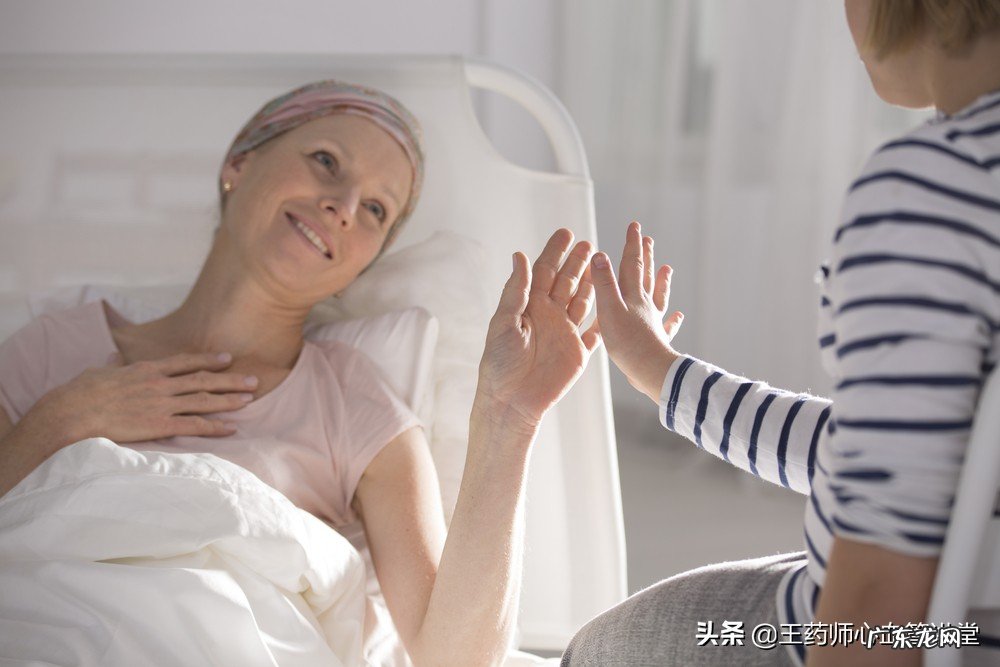 携带艾滋病的患者都有哪些症状?在生活中能不能发现他们?