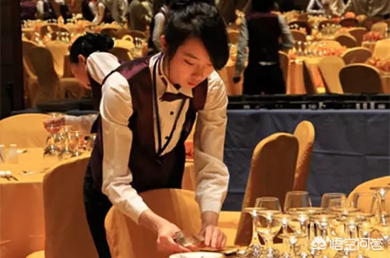 怎样做好一名餐厅服务员?