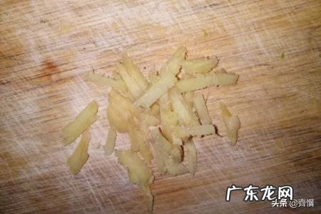 打豆浆后的豆渣怎么吃---清炒豆渣？