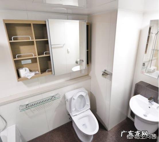 家里2个卫生间都是2m×2m，应该怎么设计好？有效果图最好？