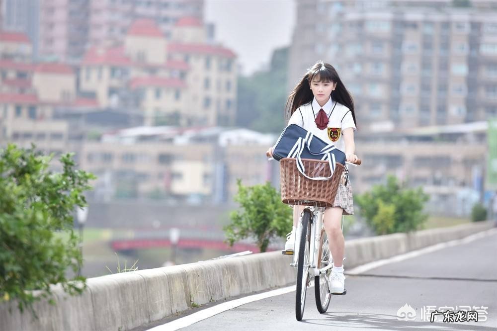 广东10名初中男生轮流强吻女生被认定为“在嬉戏”，你怎么看？