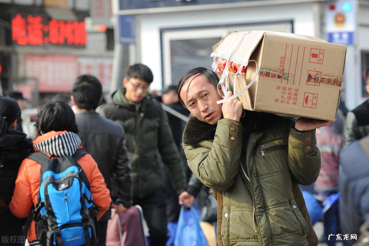 人民日报再评就地过年,今年你回家过年吗?