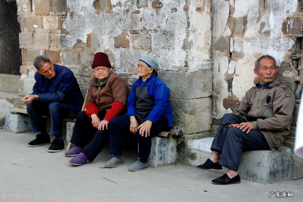 人民日报再评就地过年,今年你回家过年吗?