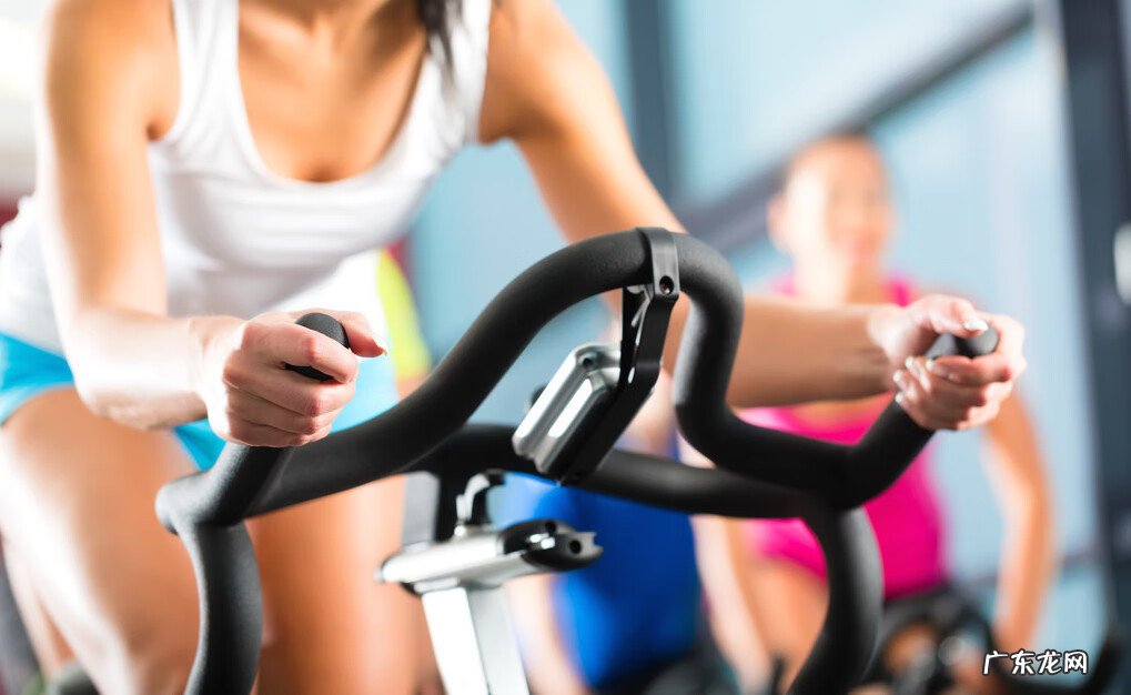 平足脚是什么样子的 什么是平足和扁平足