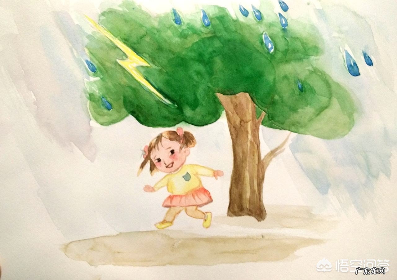 在野外干活,突然下大雨没带雨具,可以在树下避雨吗?