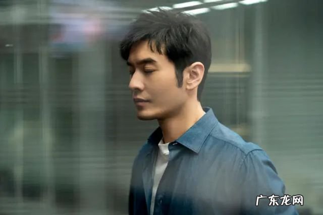 44岁的黄晓明,从一线顶流到抑郁症患者,他经历了什么?