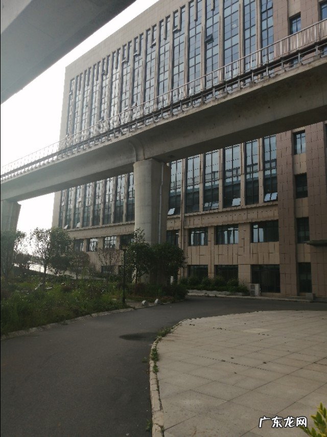 如何在职场中克服自卑?