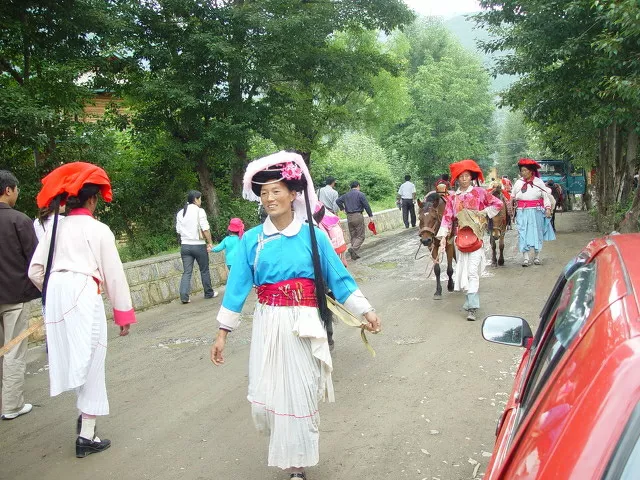 女儿国真实存在?里面规定太奇怪,夜间姑娘不许出门,这是为何?