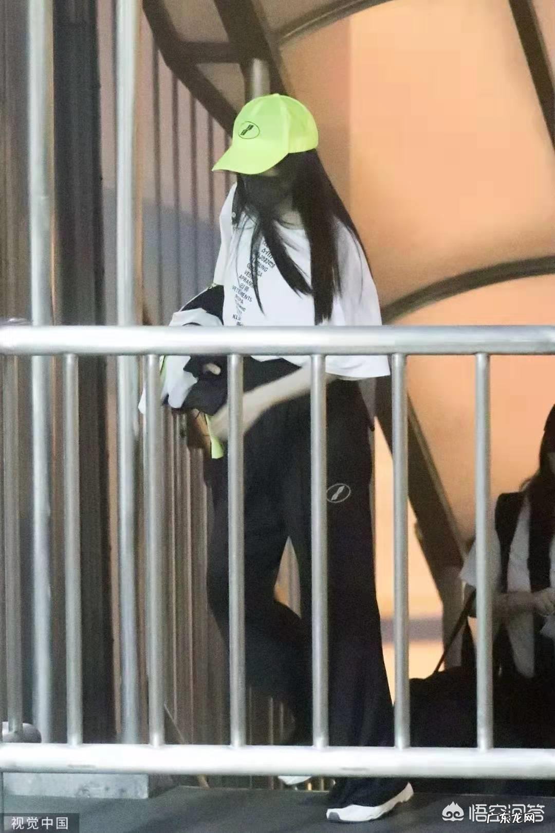 今年夏天最流行的服装搭配是什么样的？