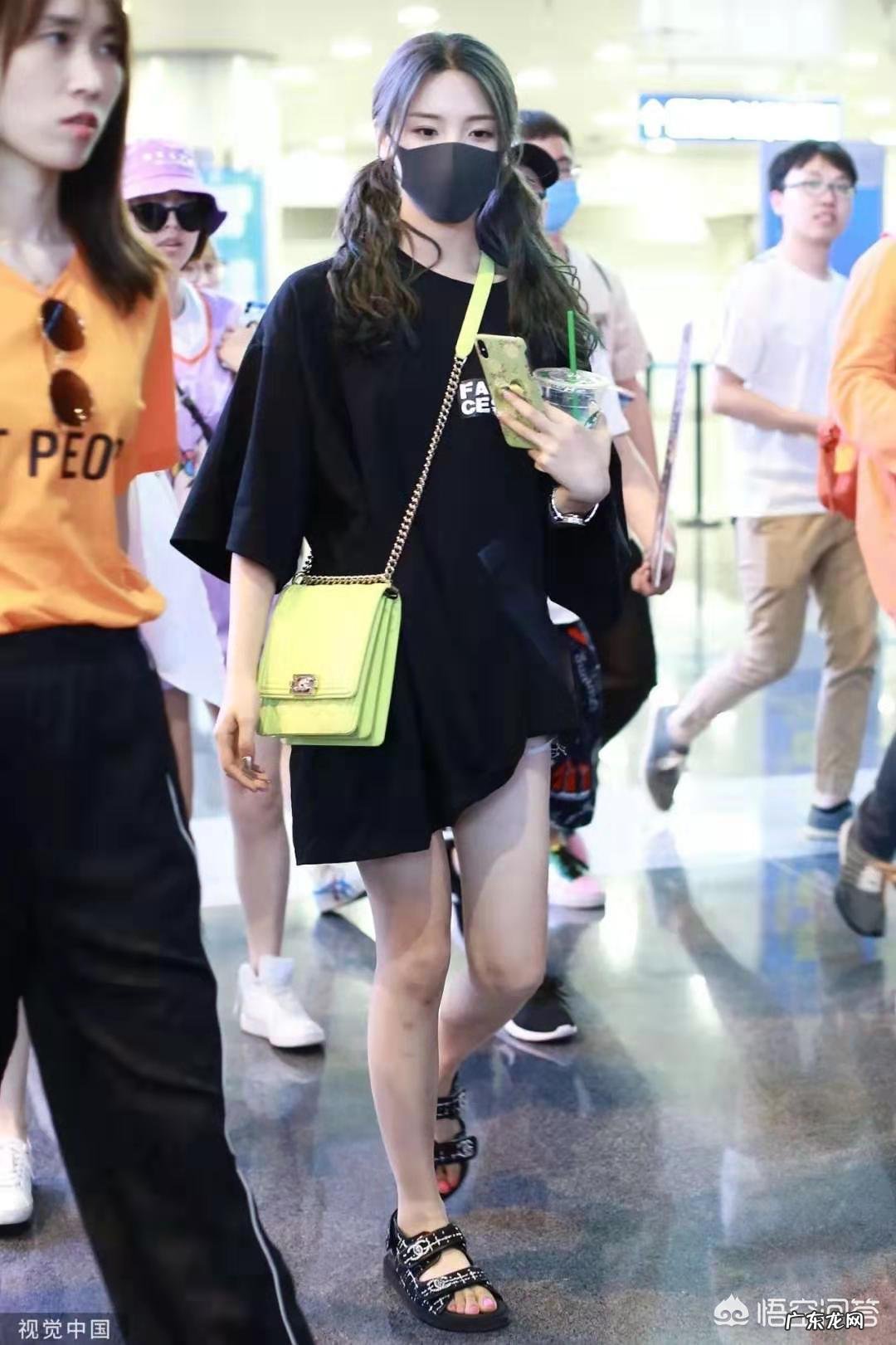 今年夏天最流行的服装搭配是什么样的？