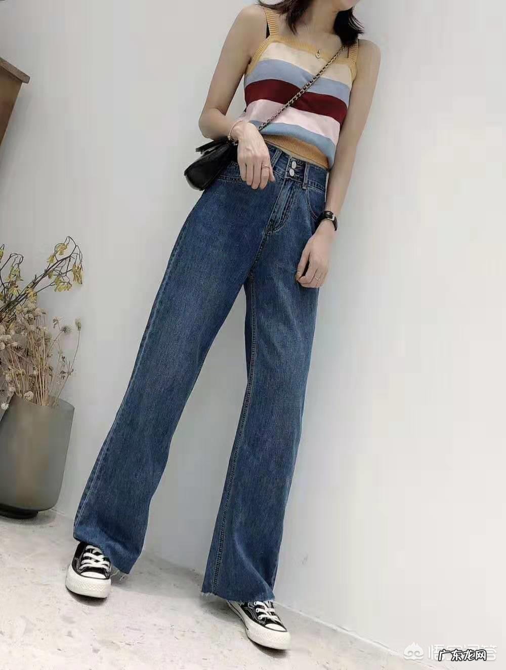 今年夏天最流行的服装搭配是什么样的？