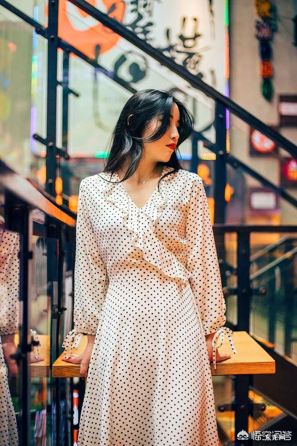 今年夏天最流行的服装搭配是什么样的？