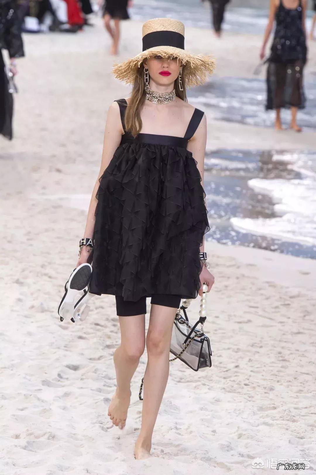 今年夏天最流行的服装搭配是什么样的？