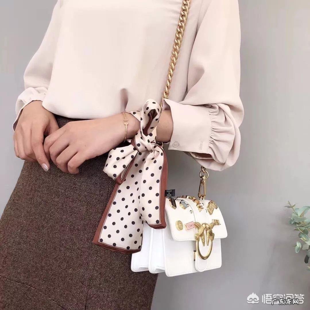 今年夏天最流行的服装搭配是什么样的？