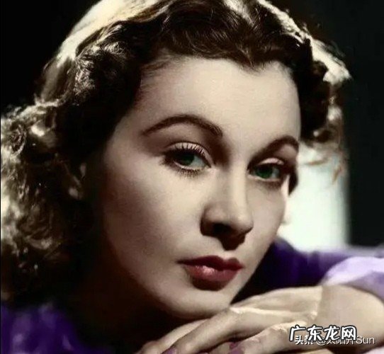 我暗恋一位高级白领很久,她很优秀,颜值也高,因为我是工人,有点自卑,该怎么办?