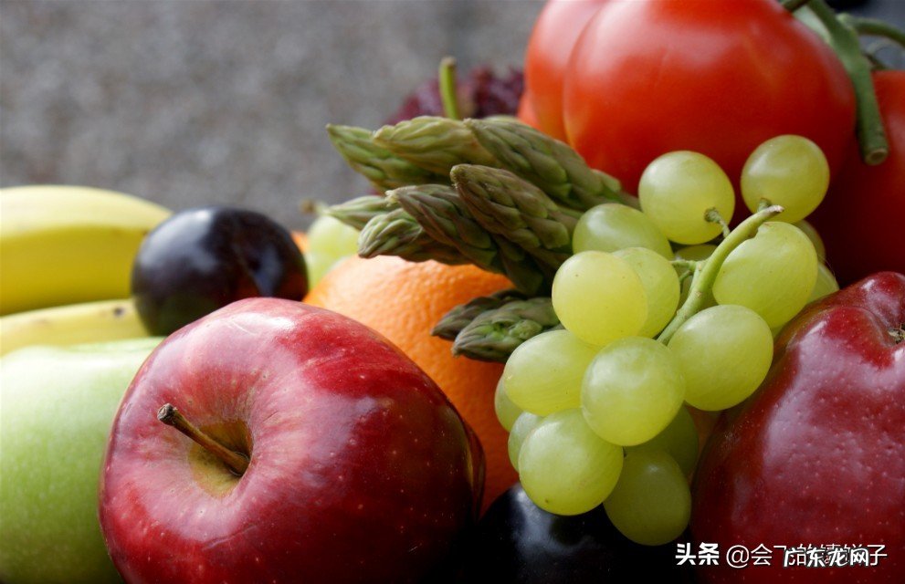 吃美味的垃圾食品和吃口感一般的健康食品,你会选哪个?