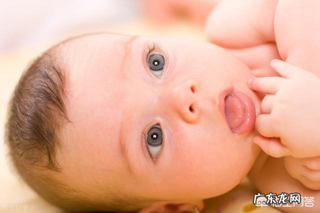 新生儿为什么老吐奶?