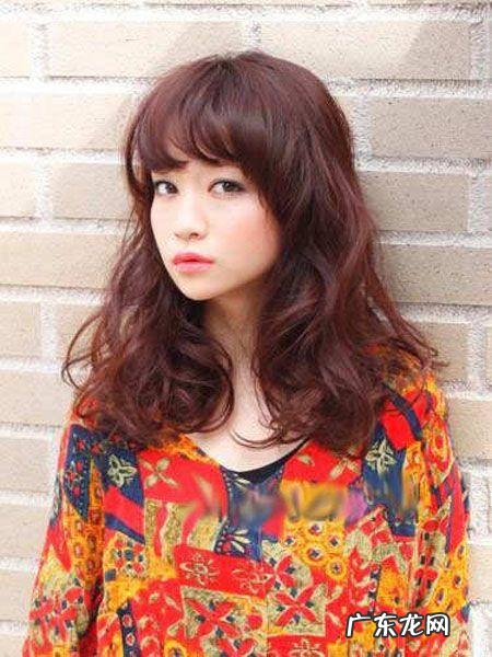 染什么颜色的头发最显白 自然色皮肤染什么颜色头发显白