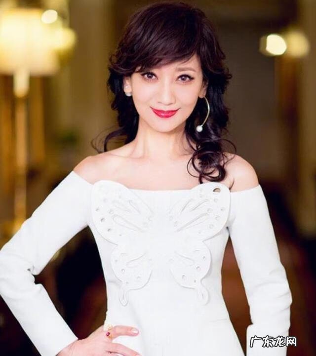 染什么颜色的头发最显白 自然色皮肤染什么颜色头发显白