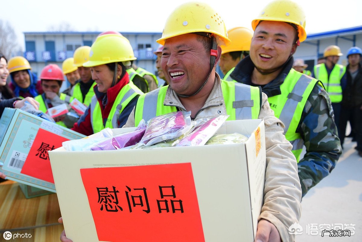 我在某大型保险公司从事财务工作,刚刚考取了派遣编制工会社会工作者,哪个工作更好?