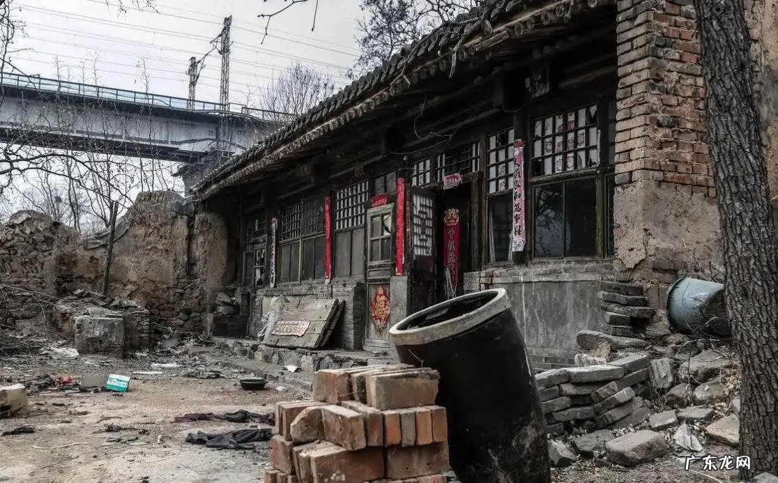 门口有分叉的树好吗 树分三个叉的风水