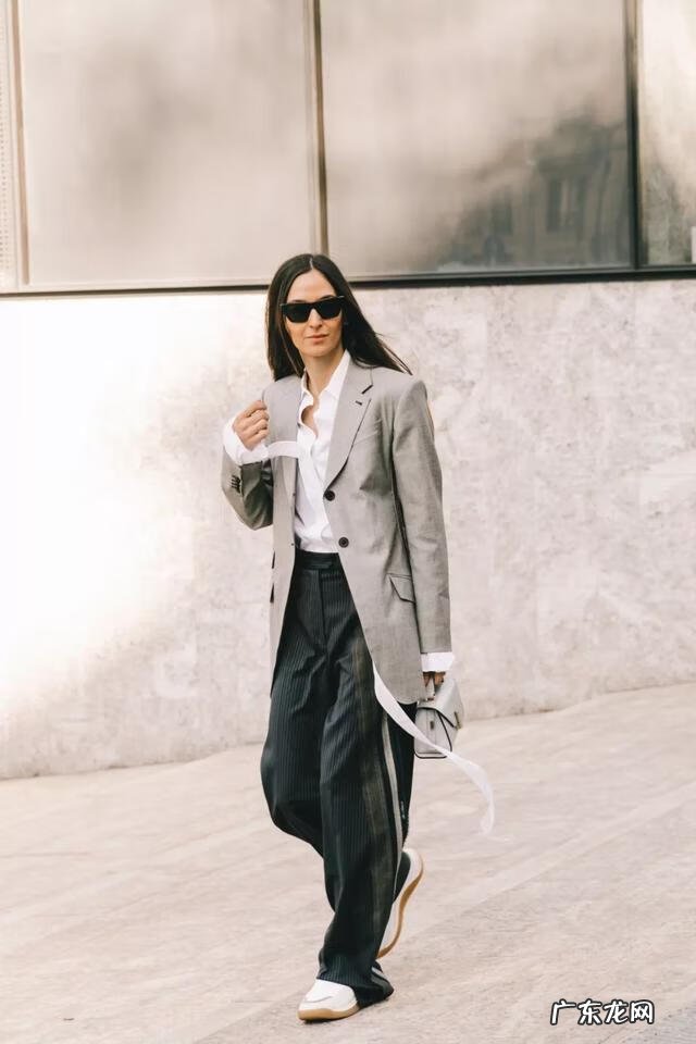 上班穿什么衣服好 秋天穿什么颜色