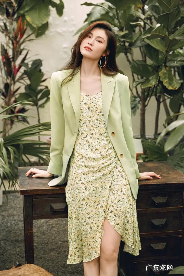 上班穿什么衣服好 秋天穿什么颜色